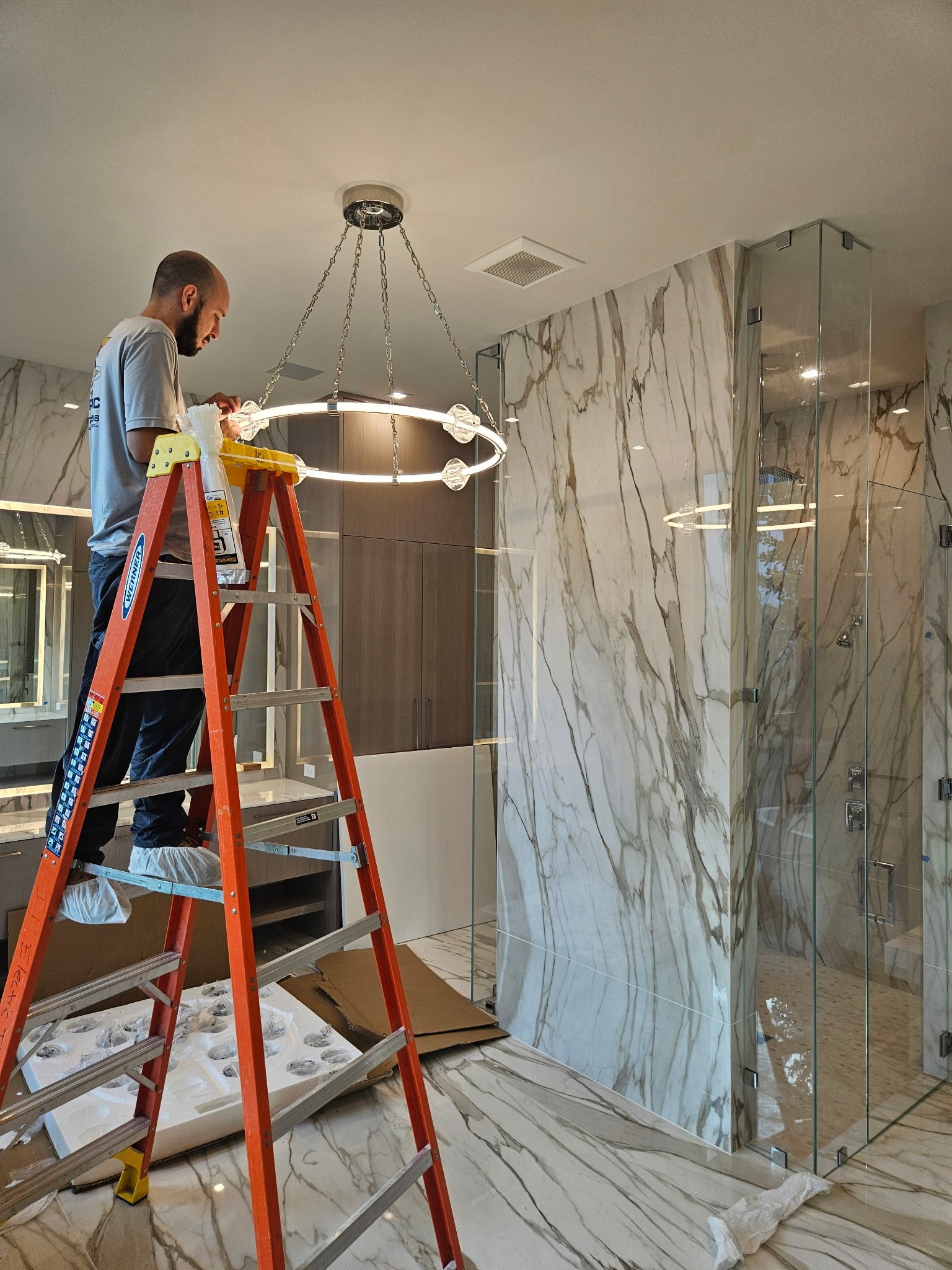 Decorative lighting installation